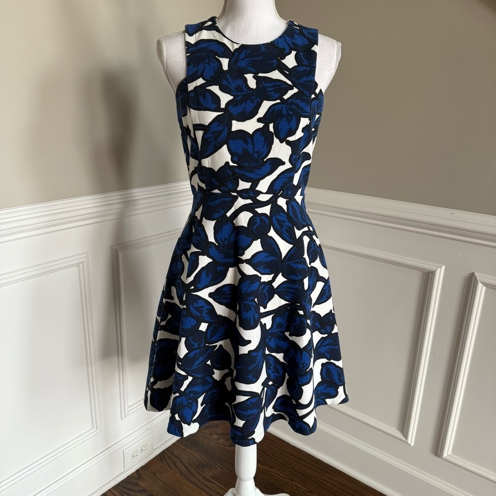 Banana Republic Blue and White Floral Sleeveless Dress With Pockets Size 4
